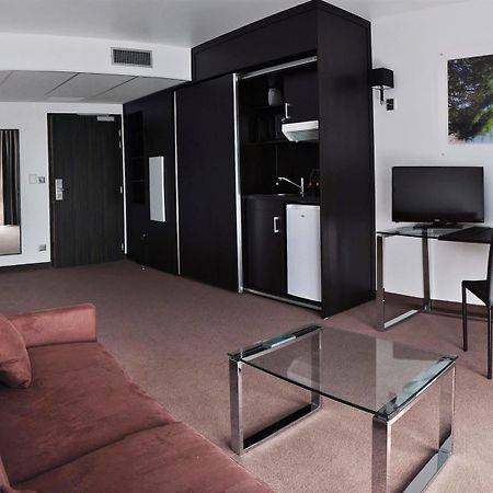 Golden Tulip Pornic Suites- Appart Hotel Экстерьер фото
