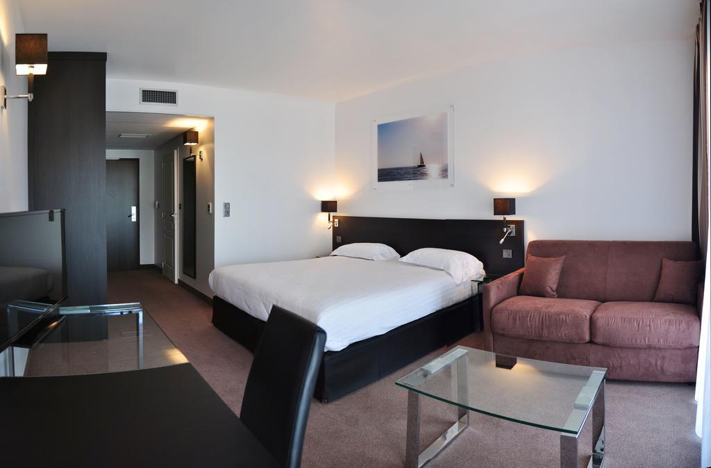 Golden Tulip Pornic Suites- Appart Hotel Экстерьер фото