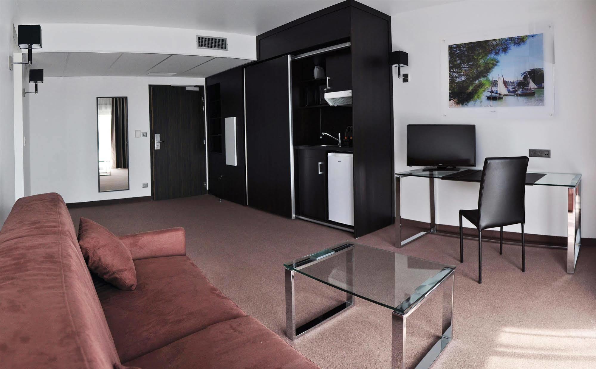 Golden Tulip Pornic Suites- Appart Hotel Экстерьер фото