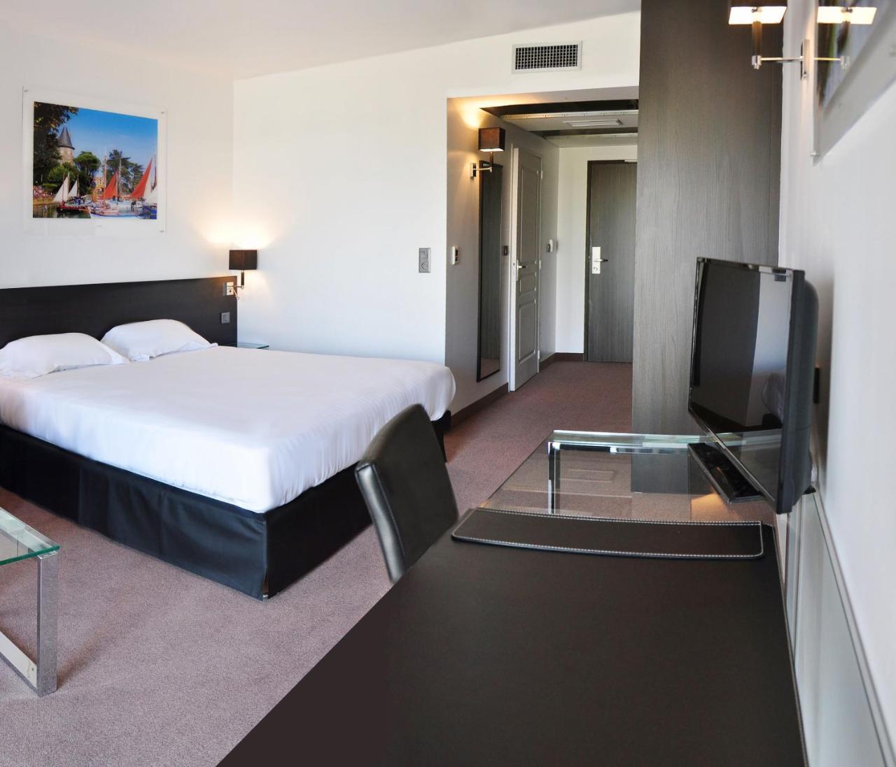 Golden Tulip Pornic Suites- Appart Hotel Экстерьер фото